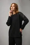 Siyah Pul Taş İşlemeli Omuz Detaylı Bluz